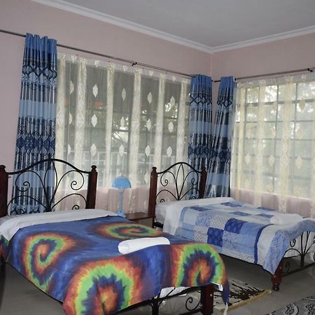 Yaris Guest House Елдорет Екстериор снимка