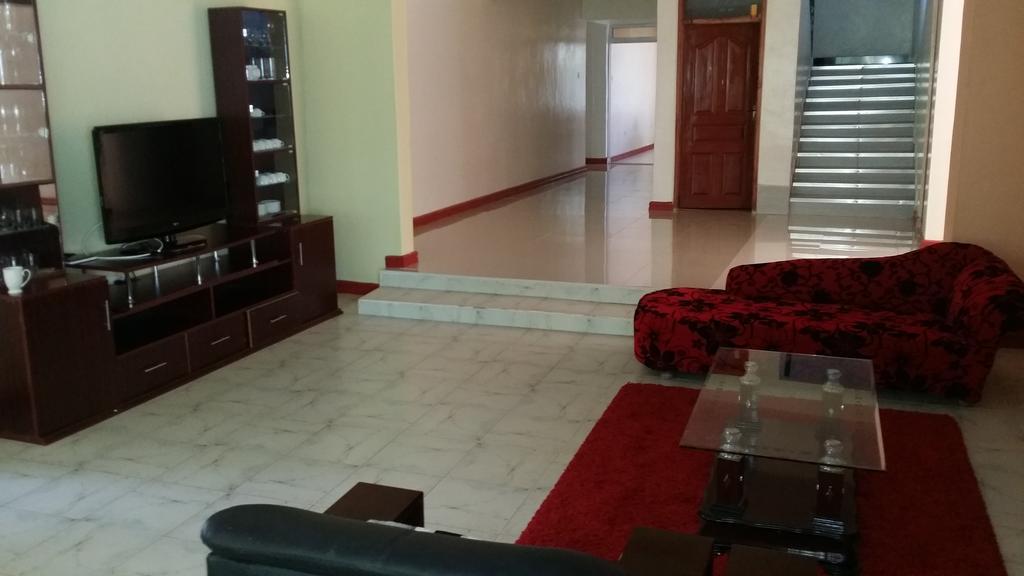 Yaris Guest House Елдорет Екстериор снимка