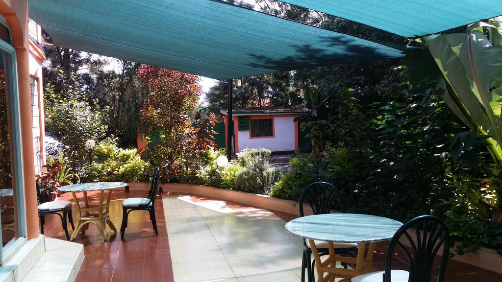Yaris Guest House Елдорет Екстериор снимка
