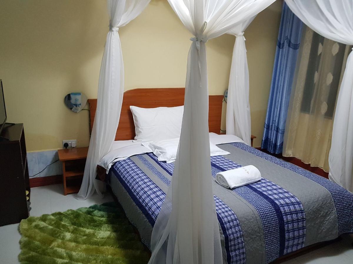 Yaris Guest House Елдорет Екстериор снимка