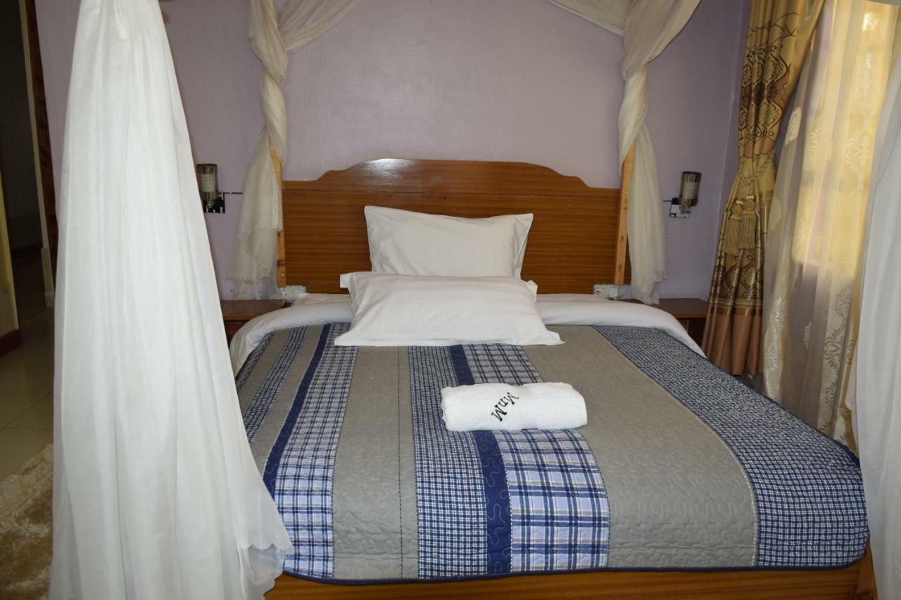 Yaris Guest House Елдорет Екстериор снимка