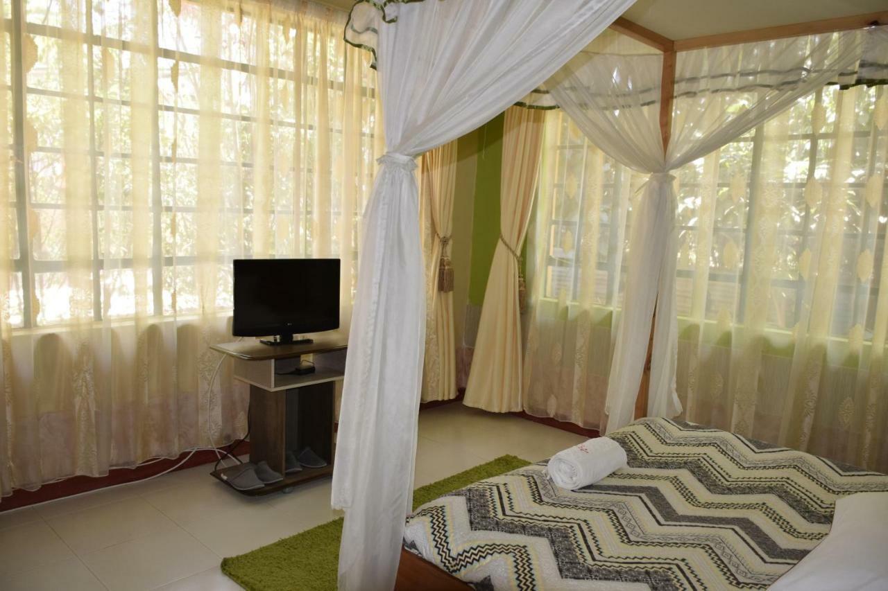 Yaris Guest House Елдорет Екстериор снимка