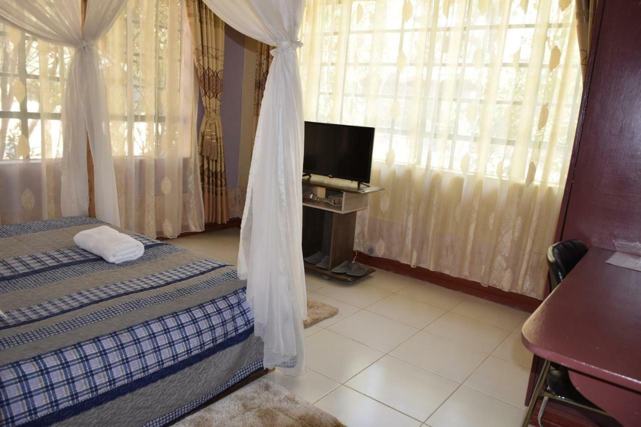Yaris Guest House Елдорет Екстериор снимка