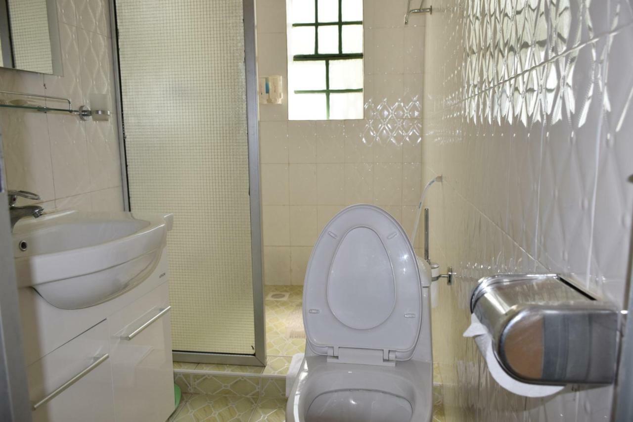 Yaris Guest House Елдорет Екстериор снимка