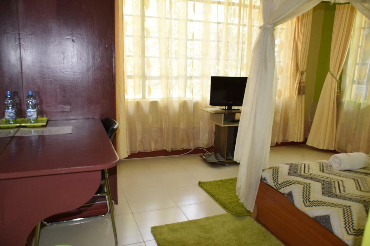 Yaris Guest House Елдорет Екстериор снимка