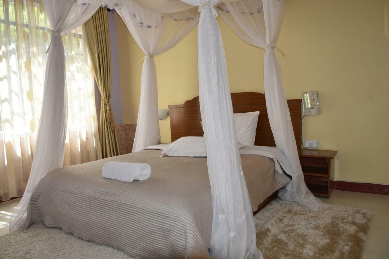 Yaris Guest House Елдорет Екстериор снимка