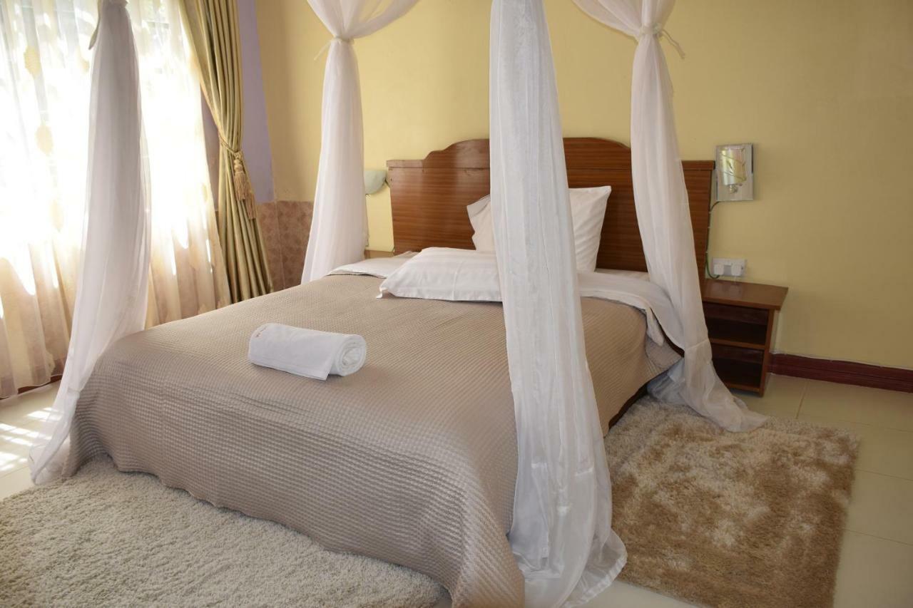 Yaris Guest House Елдорет Екстериор снимка