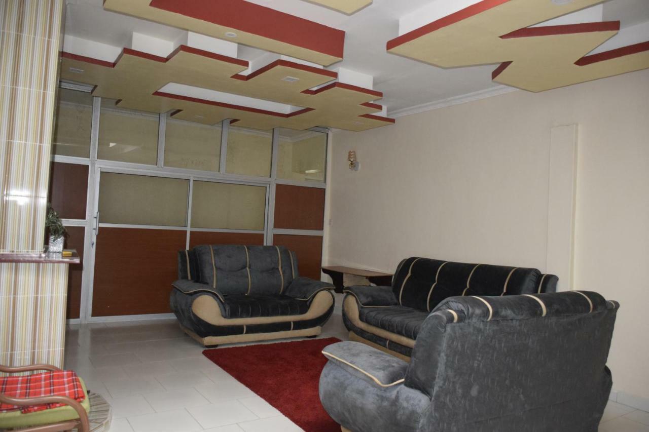 Yaris Guest House Елдорет Екстериор снимка