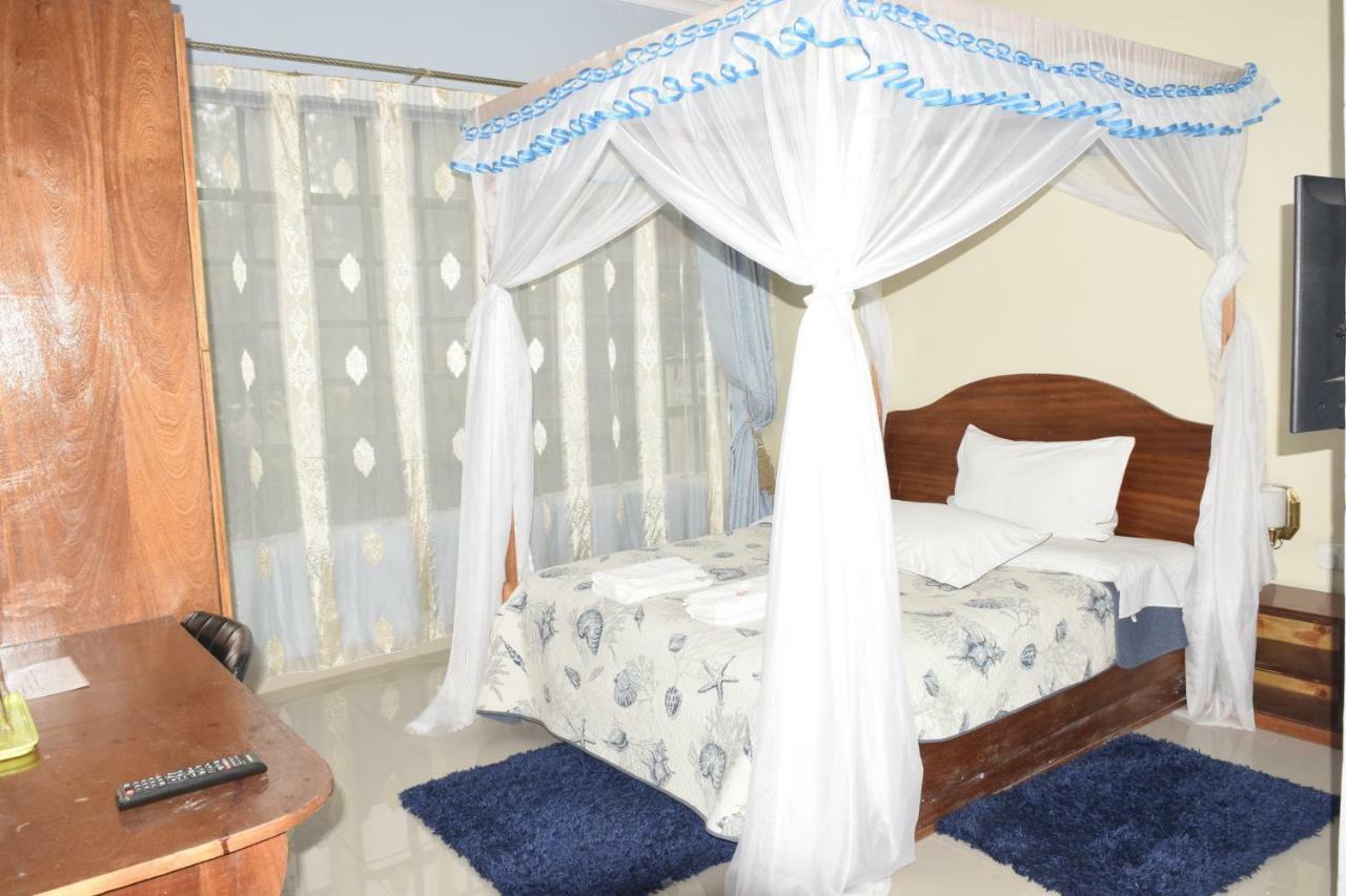 Yaris Guest House Елдорет Екстериор снимка