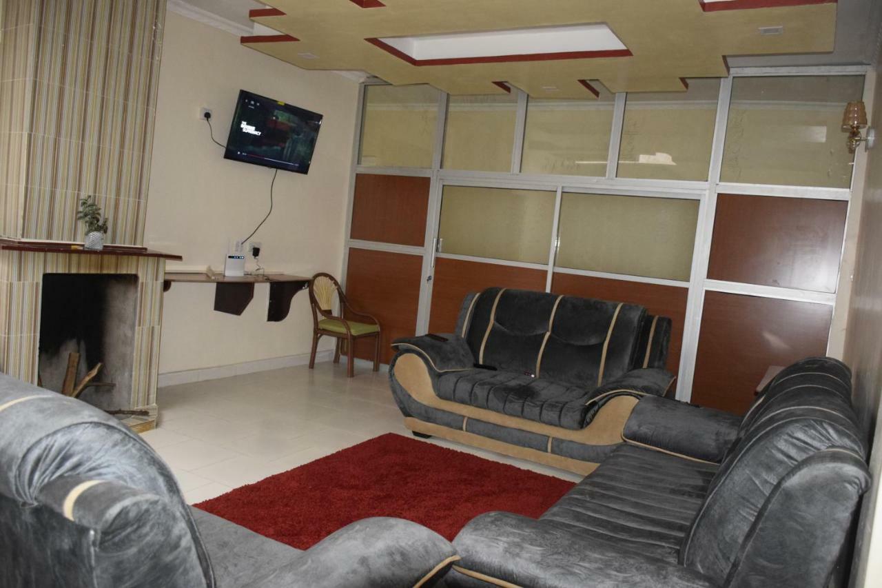 Yaris Guest House Елдорет Екстериор снимка